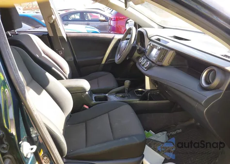 2017 Toyota Rav4 Le z USA, uszkodzony, nr VIN JTMBFREVXHJ710903